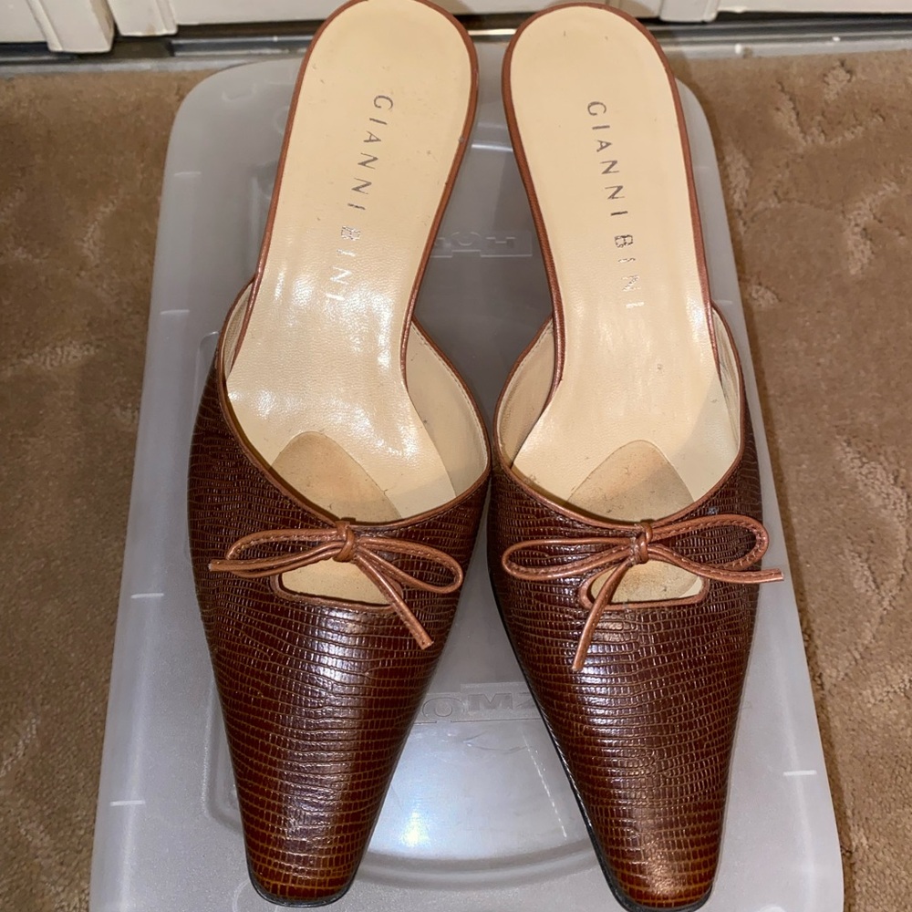 Gianni Bini Brown leather Sabrina Heels. Women’s size 7. Like new.